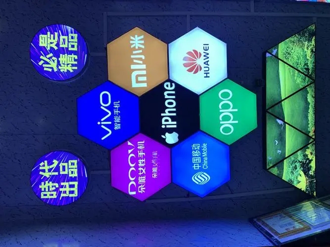 成都广告蘑菇直播APP下载水晶广告灯箱的特点